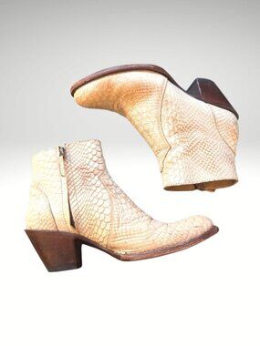 Idyllwind Miranda Lambert Wings Bone Western Women Leather booties sz 8